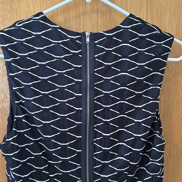 🔥Textured sleeveless dress with pockets and full length back zipper - very sexy - Picture 9 of 13